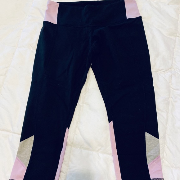 Lululemon black/lilac/white crops - Picture 2 of 4